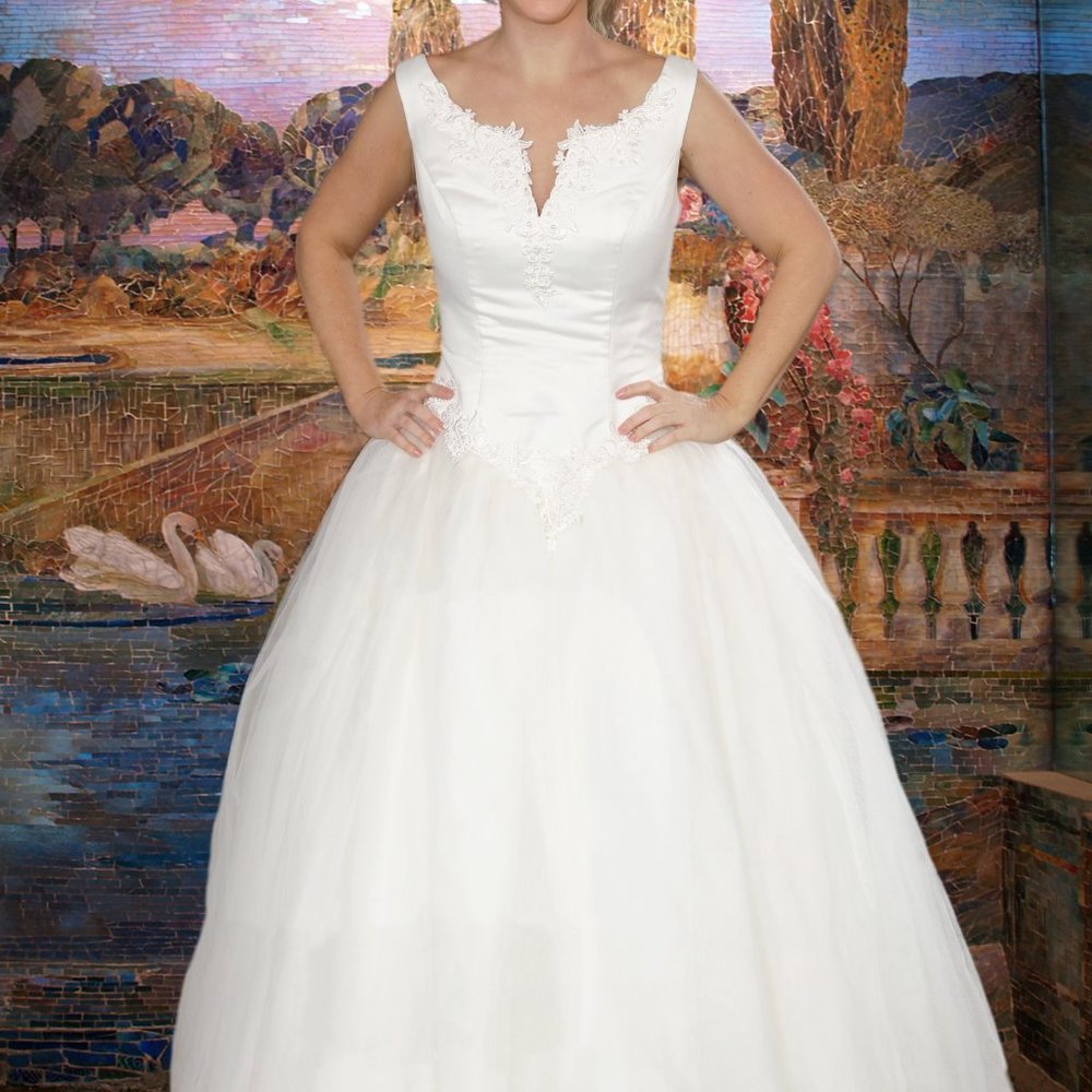 Sweetheart Gowns Ivory Wedding Gown